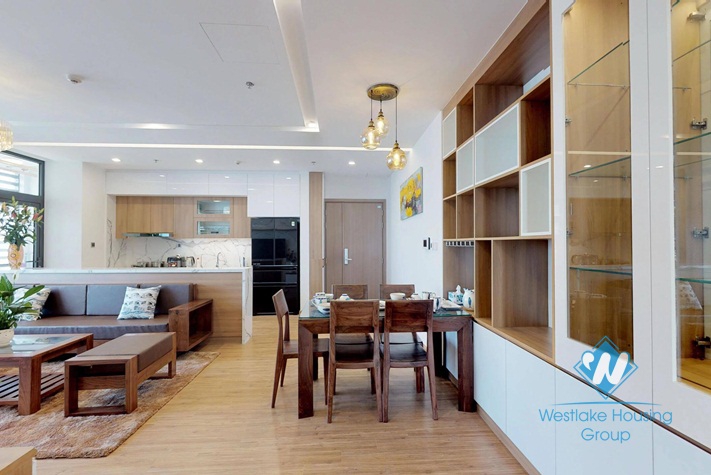 Beautiful high floor apartment for rent in Vinhome Metropolis, Lieu Giai street, Ha Noi